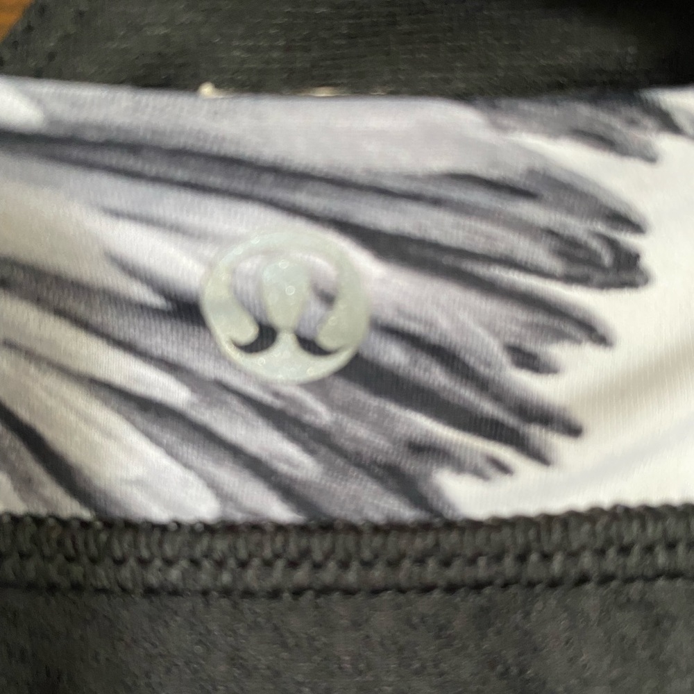 *WORN ONCE* 
Lululemon Brisk Bloom Tank Top Size 6 - Picture 6 of 6